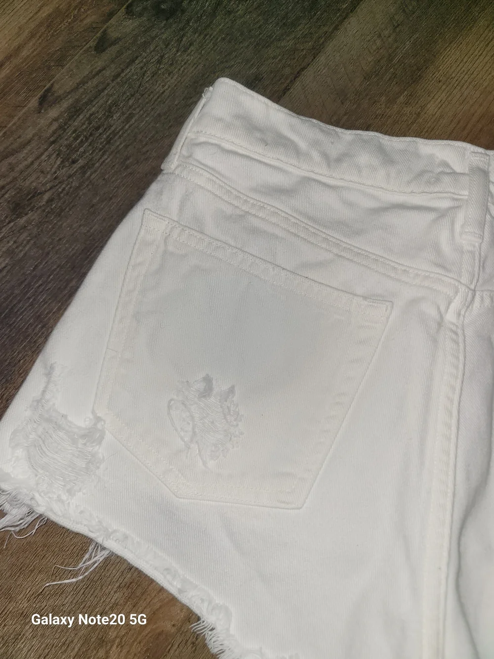 AGOLDE White Distressed Mid Rise Button Fly Denim Shorts Size 26 EUC Inseam 2